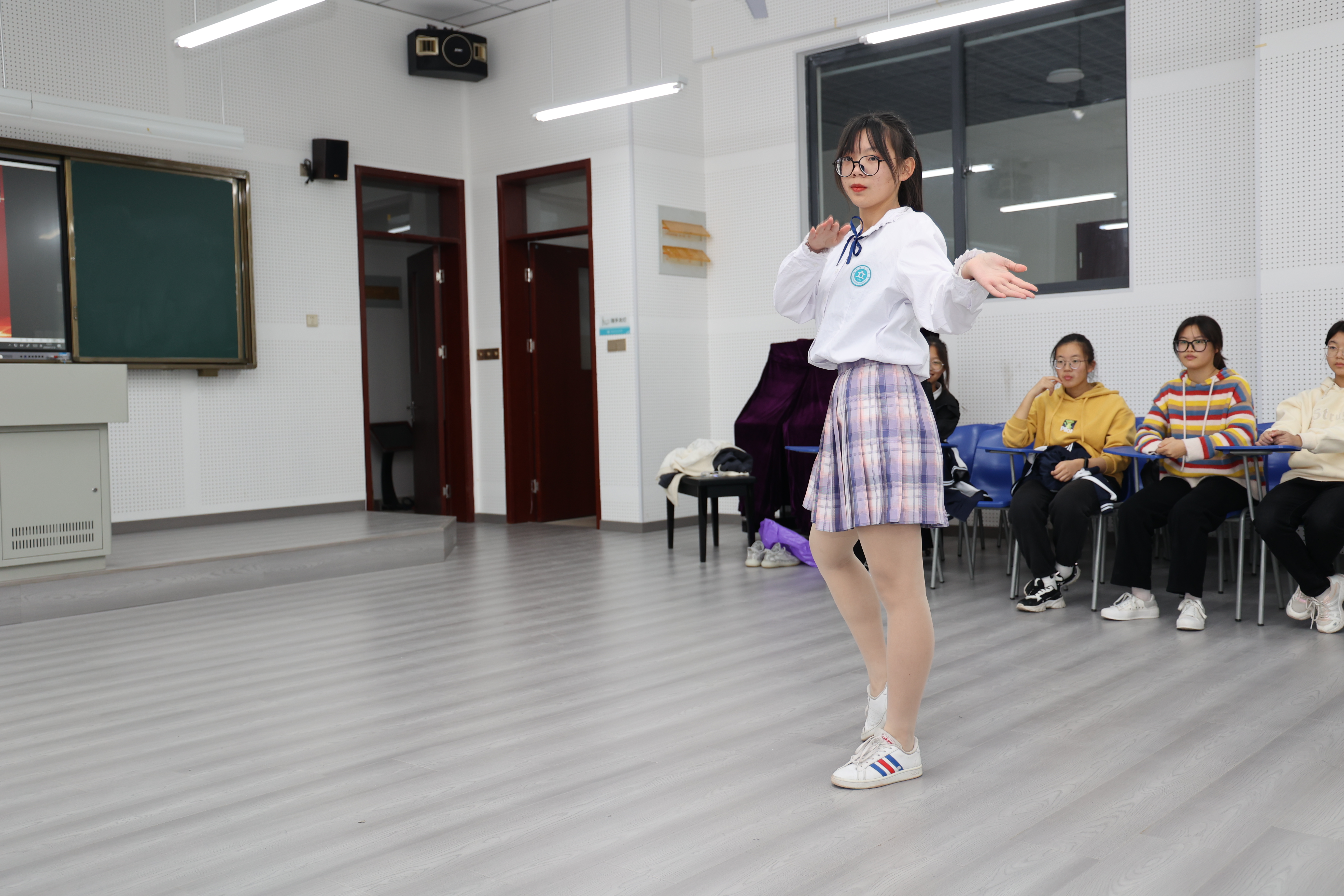 16dc60f0688a475298a084dffd9382b0.jpg
