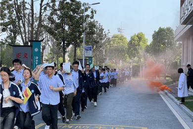 避险演练砺精兵 平安校园筑防线 ——立发中学进行地震避险与紧急疏散演练