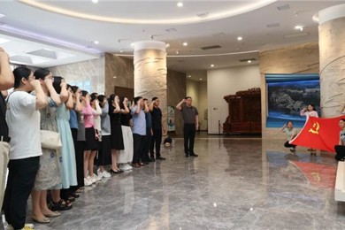 观康熙勤学 砺党员初心——海安市立发中学开展七月份党日活动